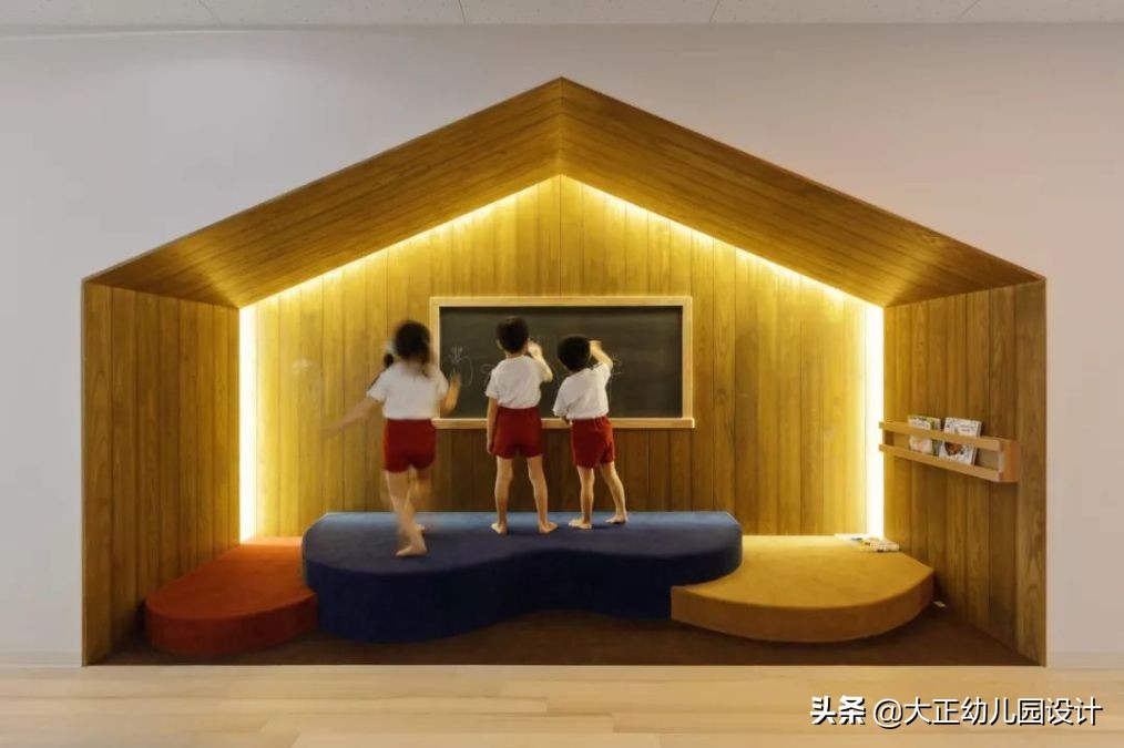 这所面朝大海的幼儿园，没有玩具，但幼儿园本身就是最好玩具