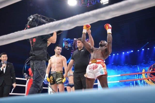 非洲拳王拿下武林风冠军，被中国白富美倒贴50万追求？结局很唏嘘