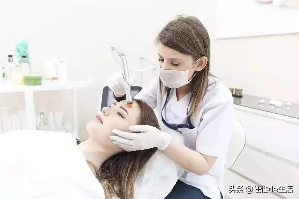 刷酸为什么避开脸颊,刷酸会垮脸吗