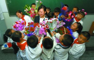 教师节怎么送礼物给幼儿园老师,教师节幼儿园孩子给老师什么礼物