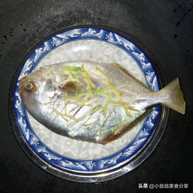 清蒸鲳鱼家常做法鲳鱼去内脏,鲳鱼最好的吃法清蒸鲳鱼