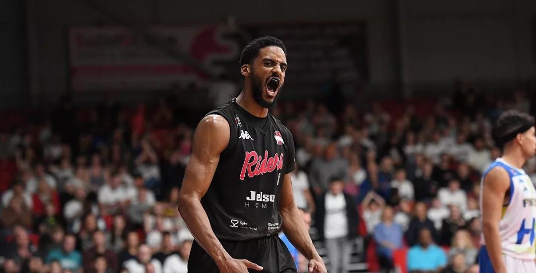 篮球为什么一直不如足球火爆,足球和篮球哪个能发展起来