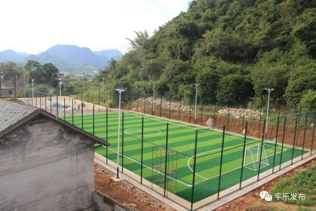 走，踢球去！桂林市平乐县二塘镇的这个足球场正式启用了！