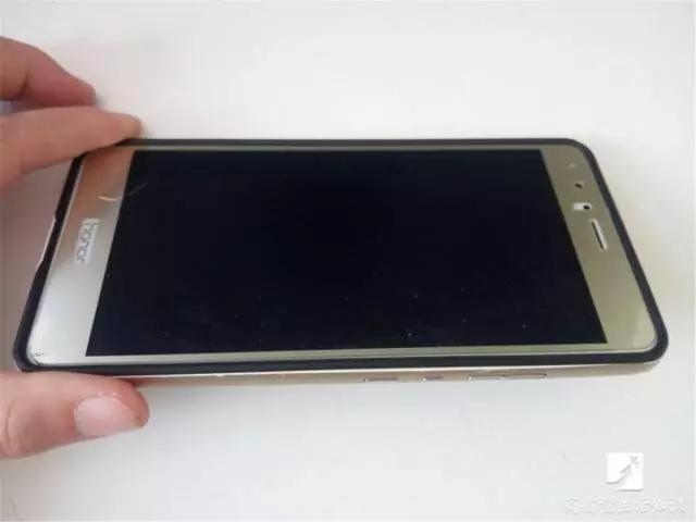 手机屏幕油腻解决方法,手机屏幕太油腻有指纹怎么办