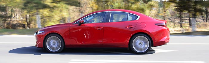 试驾2019款压燃式马自达3,2.0排量的马自达3老款车测评