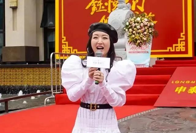 48岁杨钰莹私下穿搭,杨钰莹47岁穿衣搭配