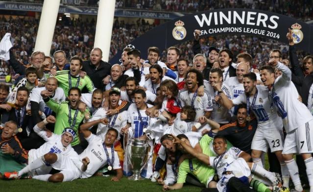 莫德里奇拿到世界杯金球奖图片,莫德里奇赢得的奖杯