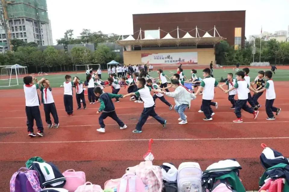 新学校开学第一天新区,开学元气满满迎接新学期