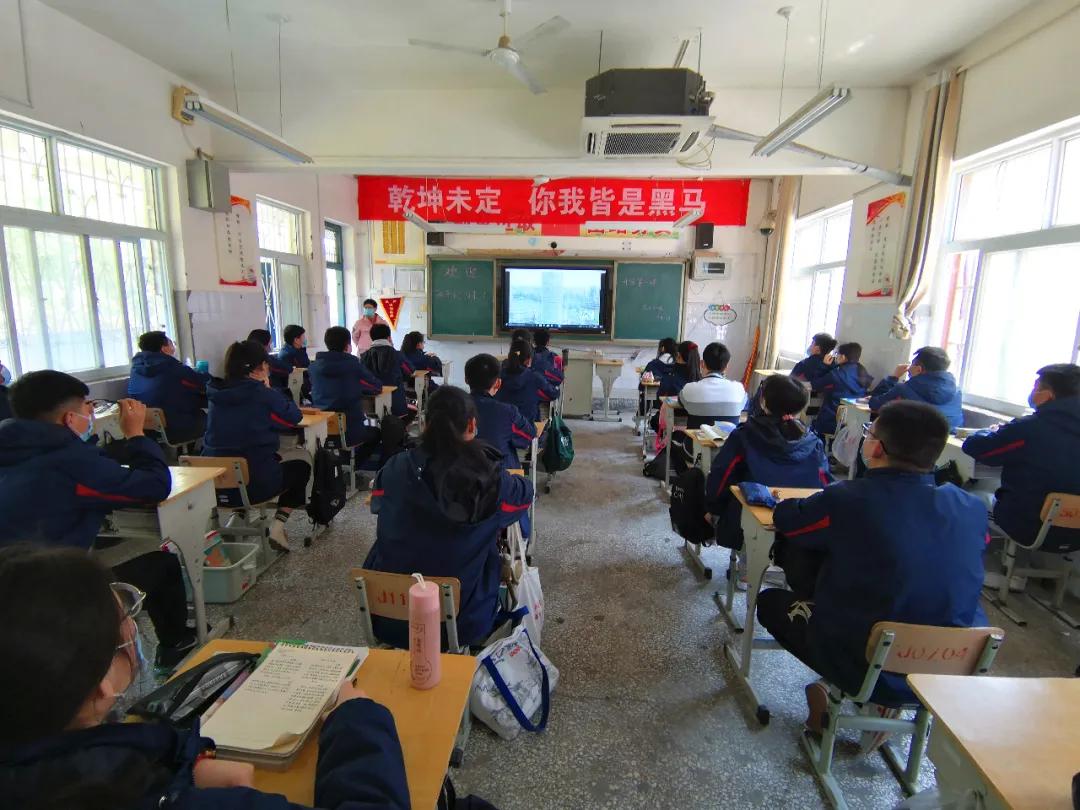 各学校开学第一天的报到情况,开学第一天的视频幼儿