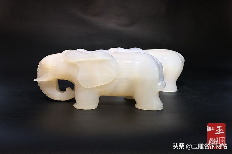 阿富汗玉和汉白玉摆件,阿富汗玉摆件有收藏价值吗