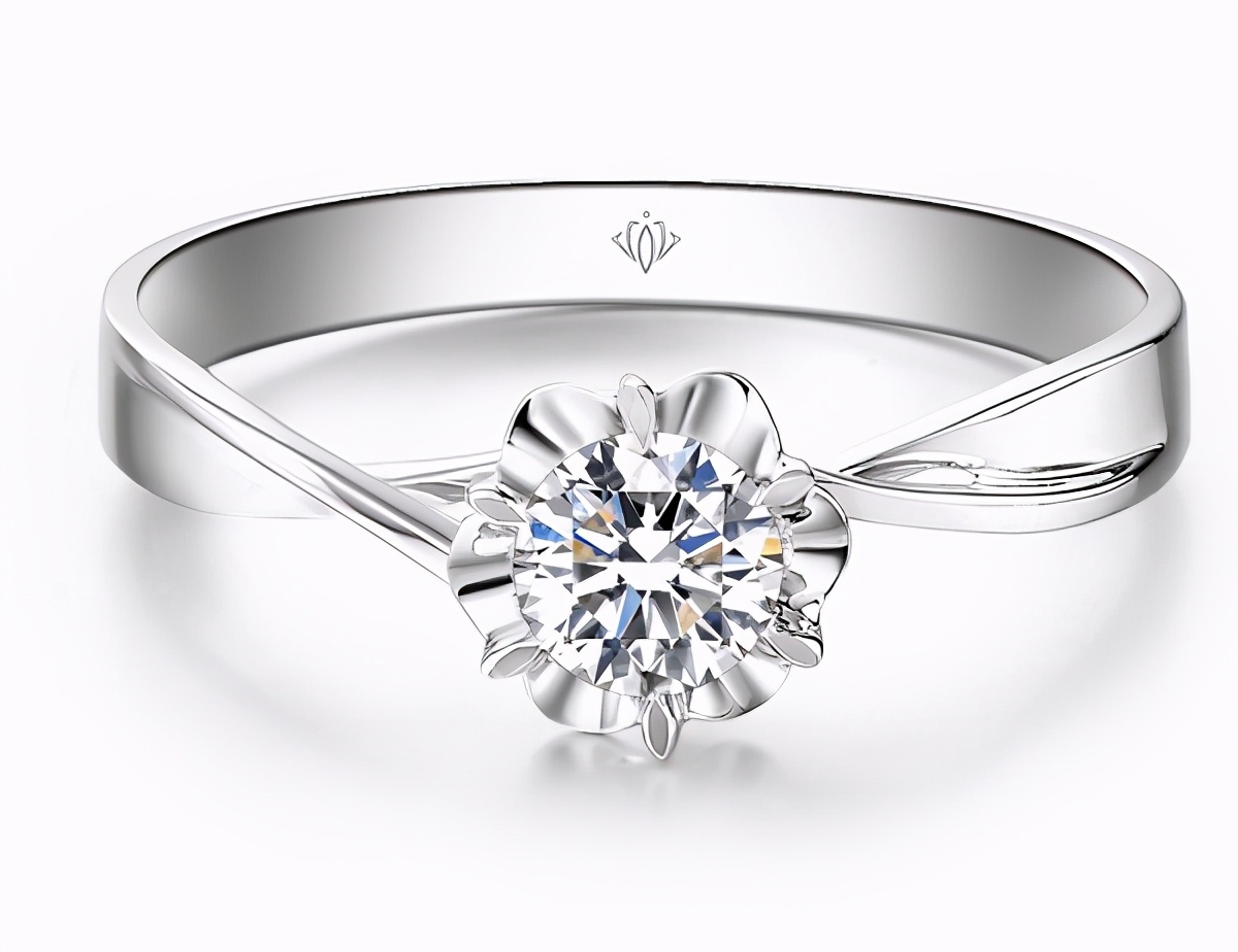 5万元买表还是买钻戒好 (5万能买什么成色的钻戒)