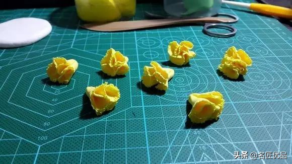 母亲节手工康乃馨简单又漂亮,母亲节适合给妈妈做的康乃馨手工