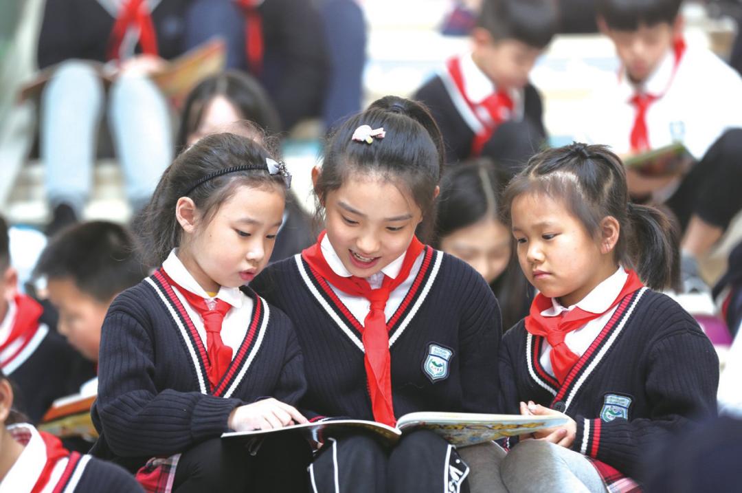 重庆市巴川中学校长郭洪,铜梁巴川中学校长郭洪照片