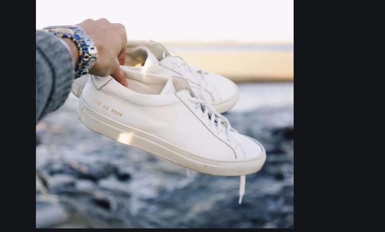 鞋子发黄清洗神器,帆布白色鞋子发黄怎么清洗