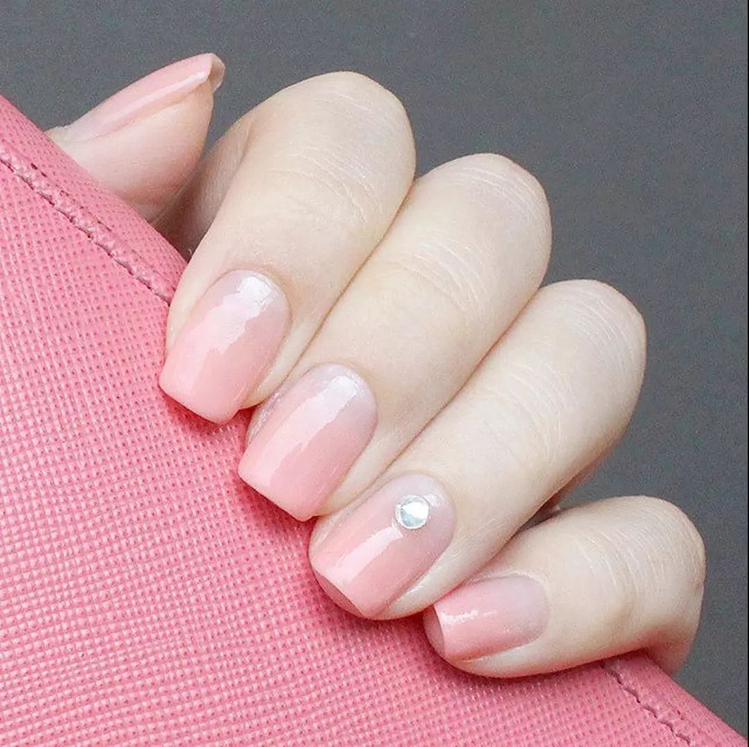 粉嫩渐变果冻唇,无美颜无滤镜的果冻甲