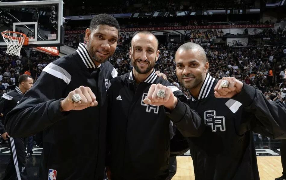 催泪了！任何球队都会没落，唯独它不行，因为我们接受不了