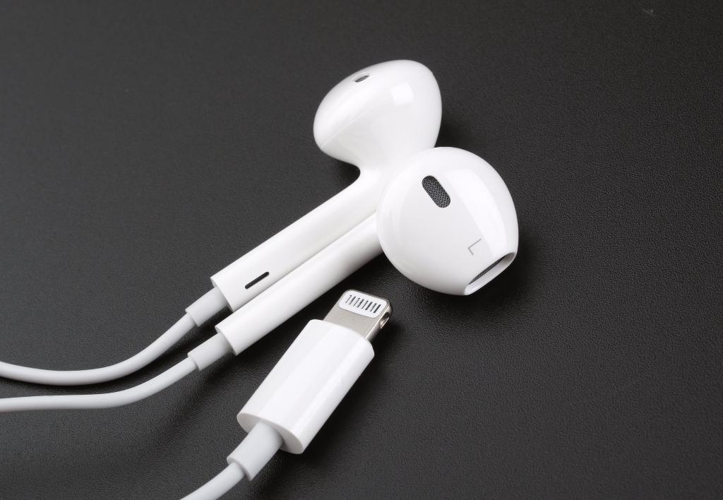 usb接口耳机和普通接口耳机的区别,lineout接口和耳机接口哪个好