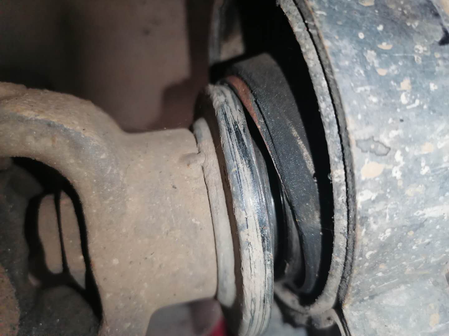 发动机冒白烟蓝烟烧机油,尾气大量冒蓝烟要不要大修发动机