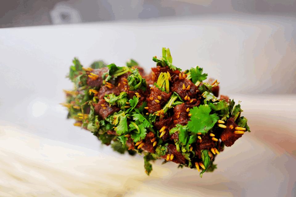 夏天的第一座“雪山”，就在海椒市串串香