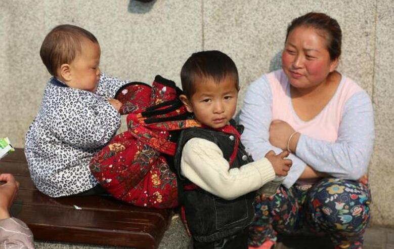 双职工家庭生两个孩子,双职工只生一个孩子