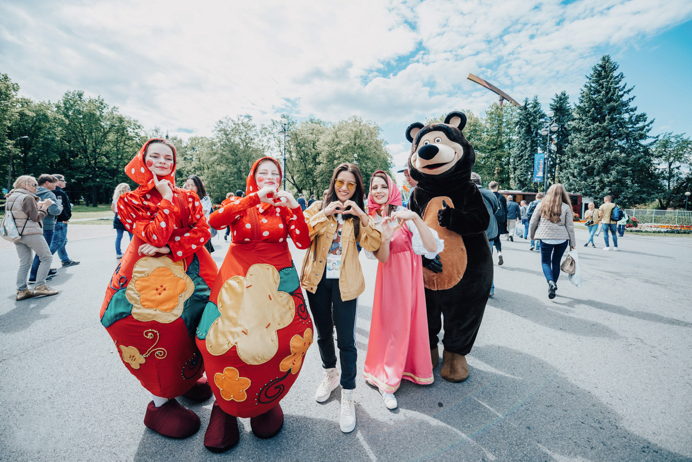 今天想帮我们的好邻居“战斗民族”俄罗斯，也上一次热搜