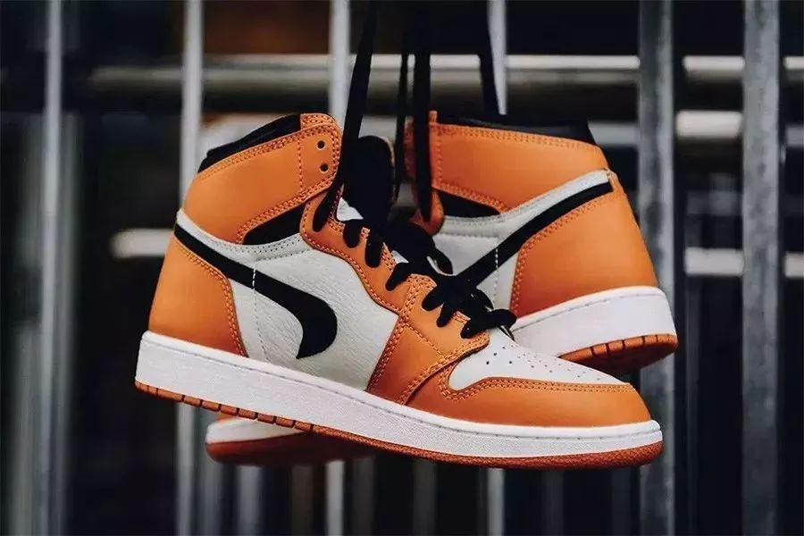 travisscott上脚的aj1,travisscottaj1倒钩