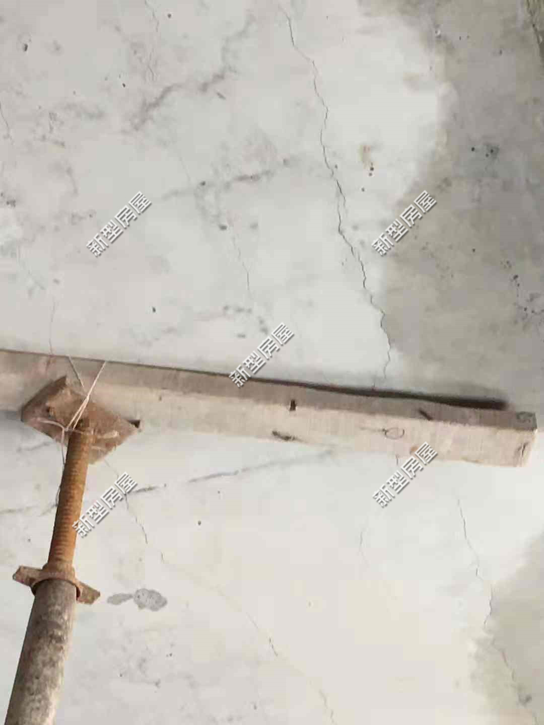 自建房地基下沉墙体裂缝如何补救,自建房楼顶墙体横向裂缝