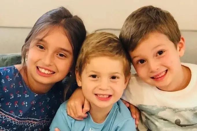 伊万卡家中为小儿子庆生，儿子穿维尼熊卡通装太可爱，颜值像妈妈