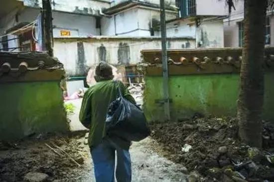 百岁做裸模！同居90后女友！他还曾援过朝，拾过荒，中过毒