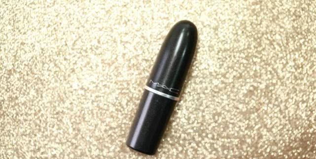 买支口红几百块还说色号不对,买口红被专柜推荐色号忽悠了