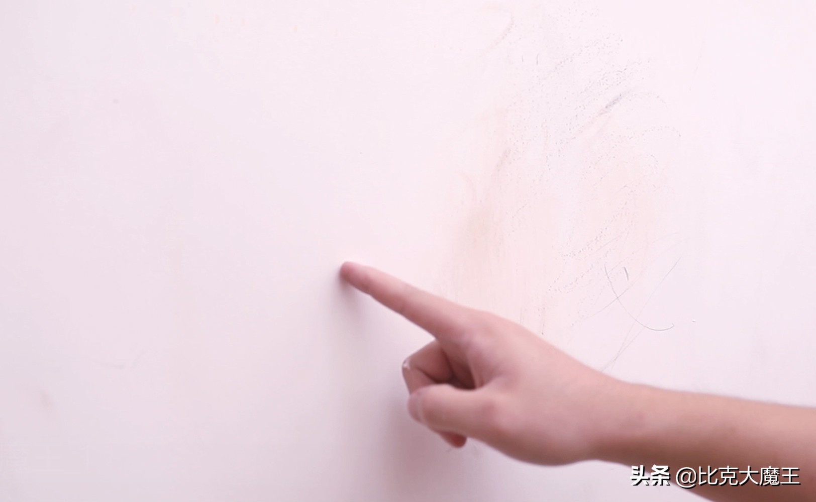 白墙脏了不用用水擦教你一招,白墙脏了重新刷有简单的办法吗