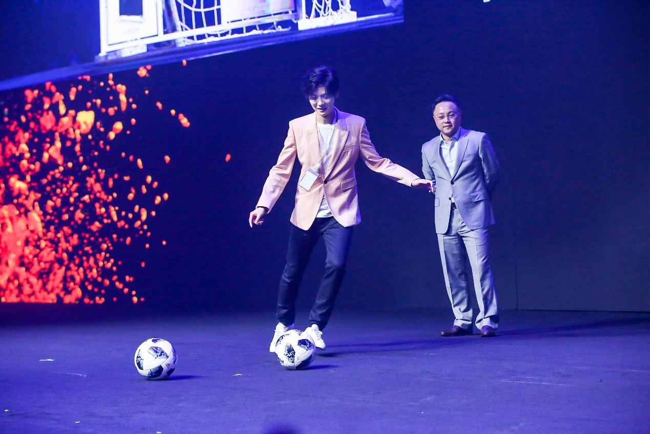 鹿晗演艺事业陷入窘境,鹿晗被谁耽误了