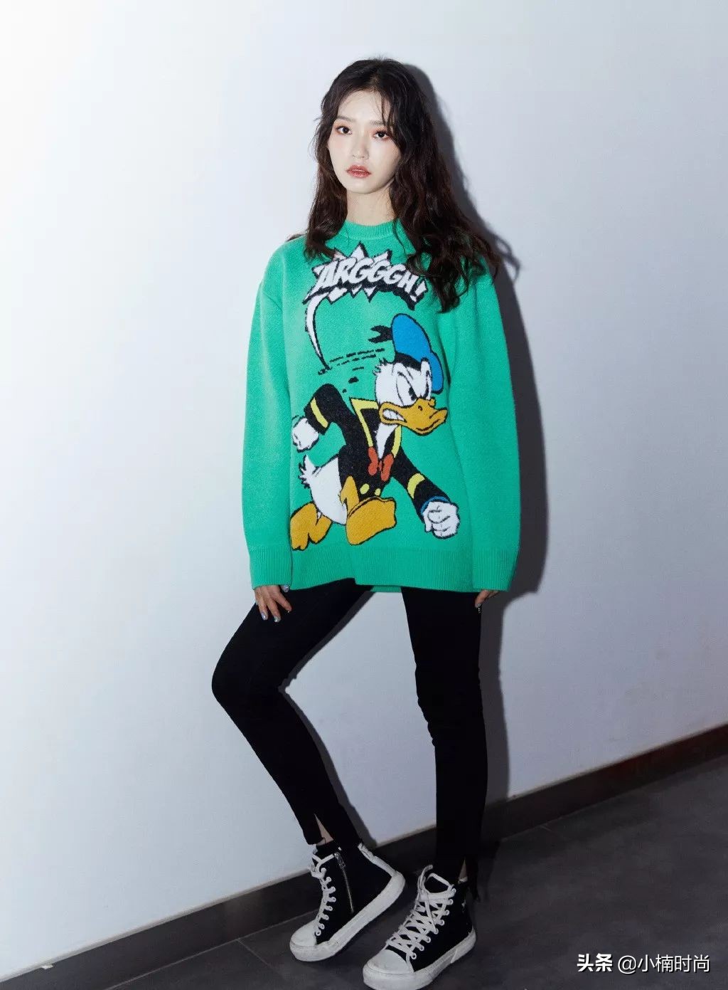 周雨彤吴宣仪卫衣,戚薇周雨彤