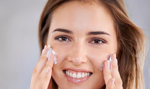 脸颊敏感红干怎么护肤,脸上敏感有红血丝怎么修复