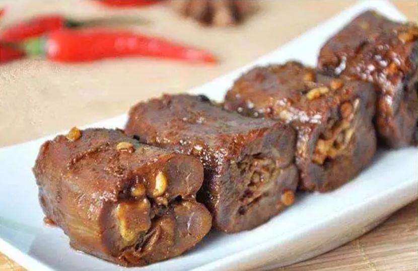 奇才戴文军，靠“偷师”反超周黑鸭，年赚40亿，全国门店上万家