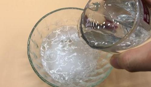 马桶底部黄渍顽固用洁厕灵洗不掉,马桶特脏洁厕灵刷不干净