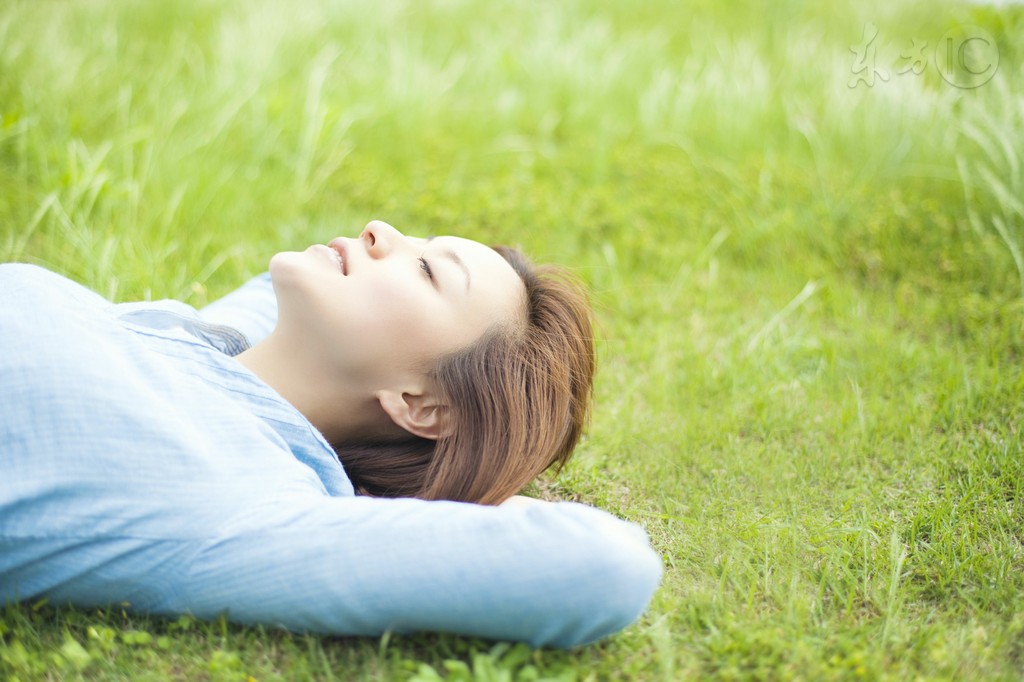 小说穷女婿入赘豪门三年当窝囊废,小伙穿越变成赘婿