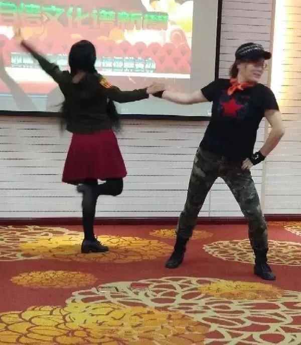 中国西部文苑｜四院文化群健步远征群欢歌热舞迎新年