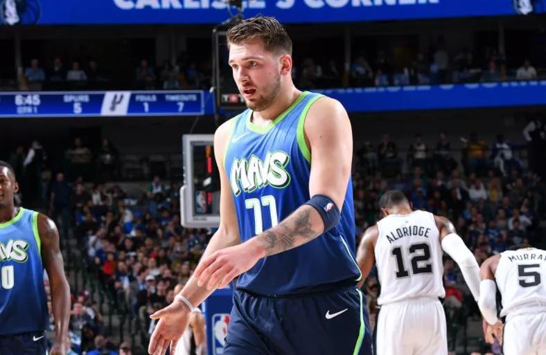 郭艾伦东契奇片段,东契奇穿aj34郭艾伦