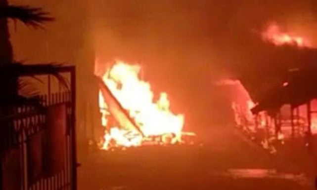 希腊火灾死亡民众,希腊最大难民营被烧