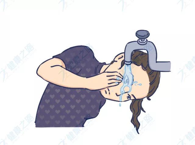 眼睛里进虫子了用什么药水洗出来,眼睛里进了一个虫子怎么处理