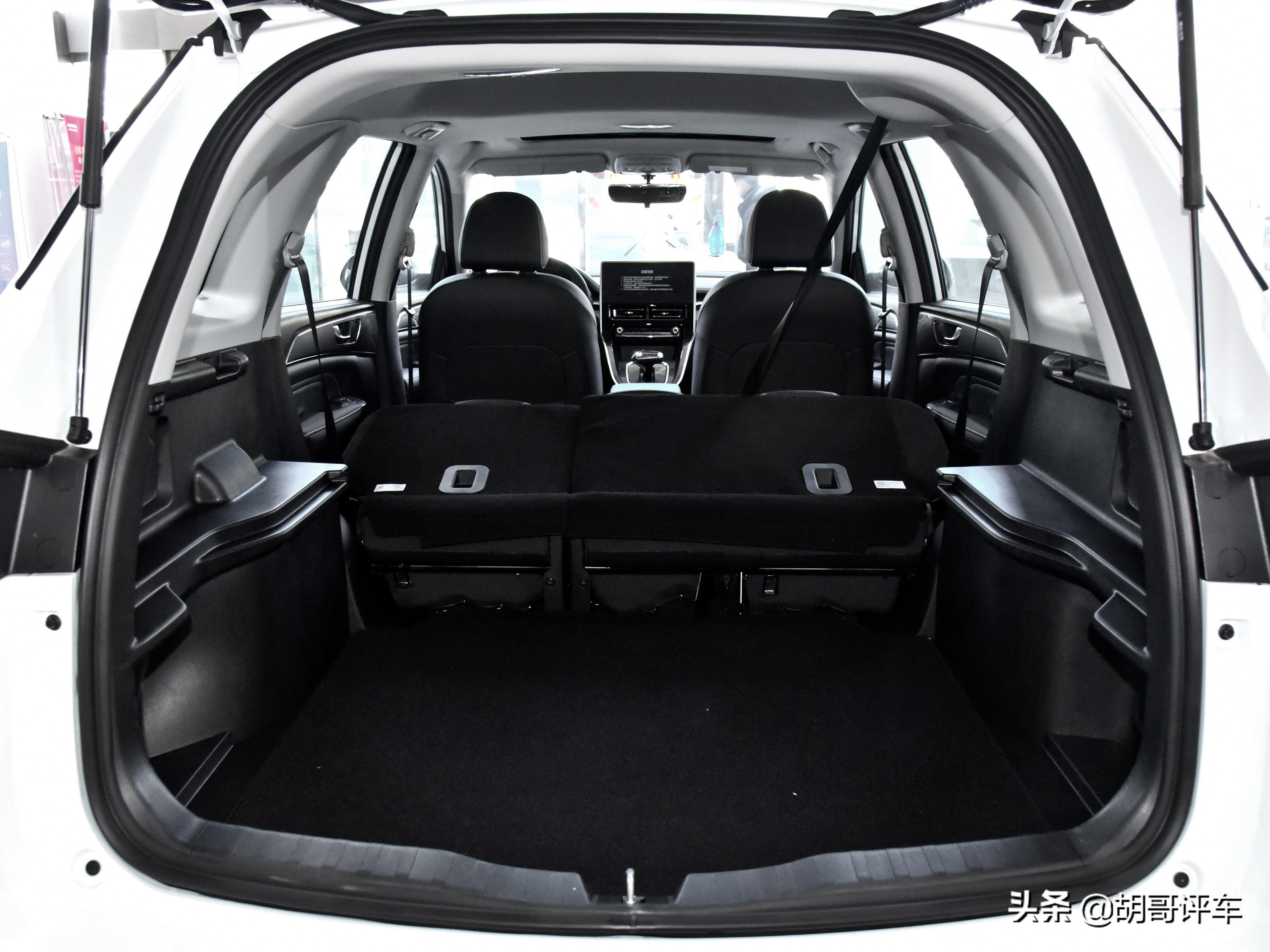 空间内饰不错的车,8万级家用suv还选大品牌哈弗m6