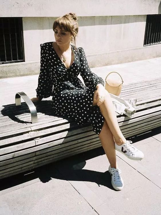 人生处处是陷阱万分小心,人生处处有坑我们要擦亮双眼