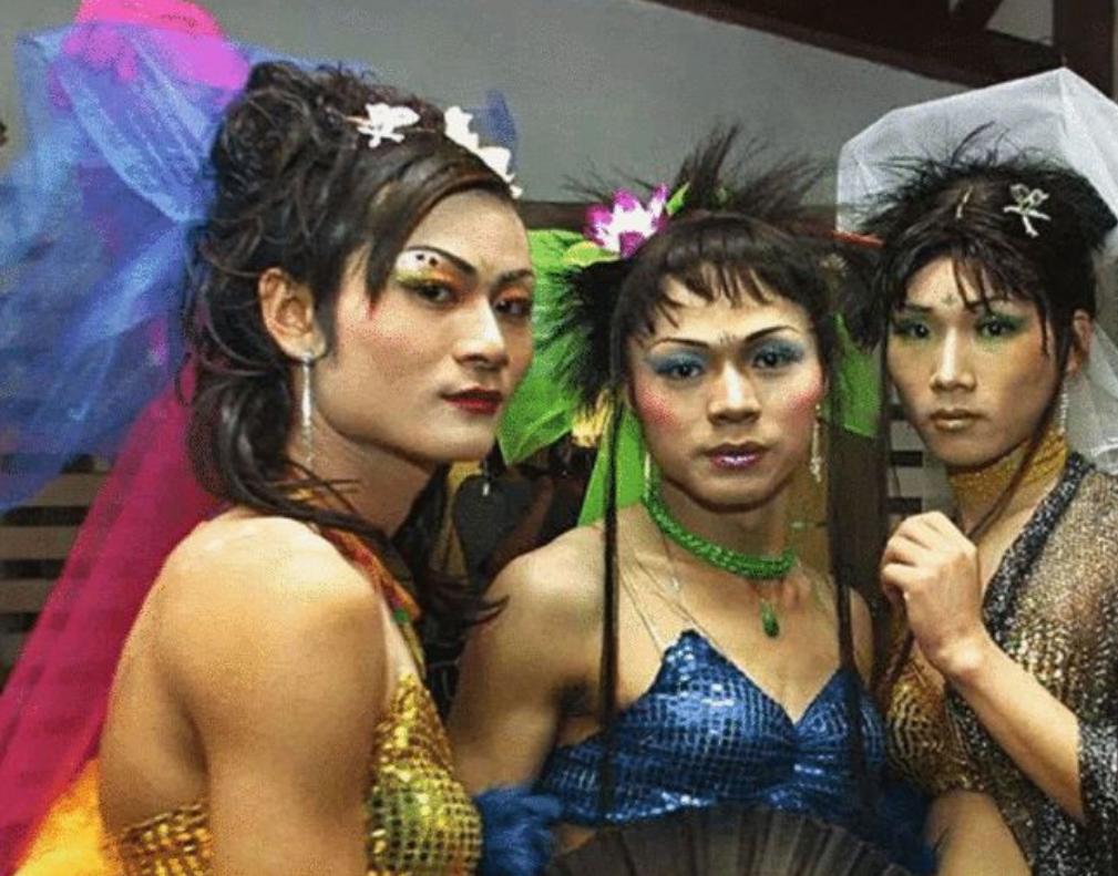 “变性人”李二毛,为爱变“女人”却惨遭抛弃,受尽屈辱悲惨离世