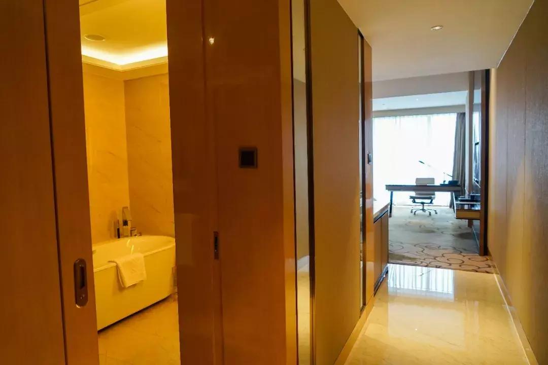 武汉世茂希尔顿酒店价格,思远说出的话