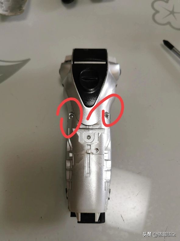 松下剃须刀rw30如何更换刀头,松下es-rw30更换电池教程