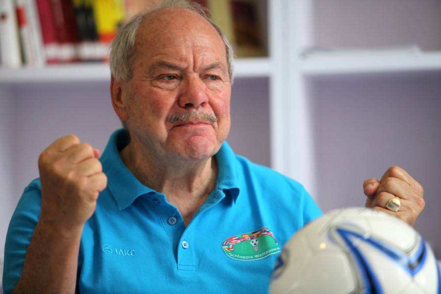 施大爷泰达,施大爷足球