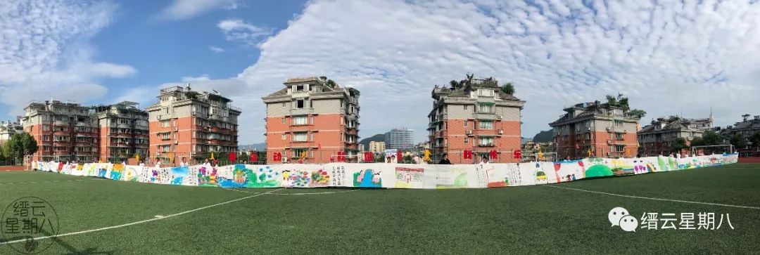 画一幅与校园足球有关的绘画,校园足球绘画又难又好看