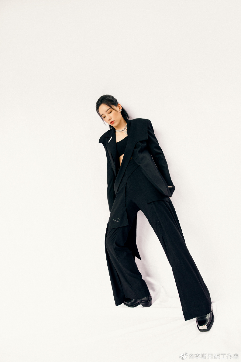 jennie西装马甲穿搭,jennie撞衫完整视频