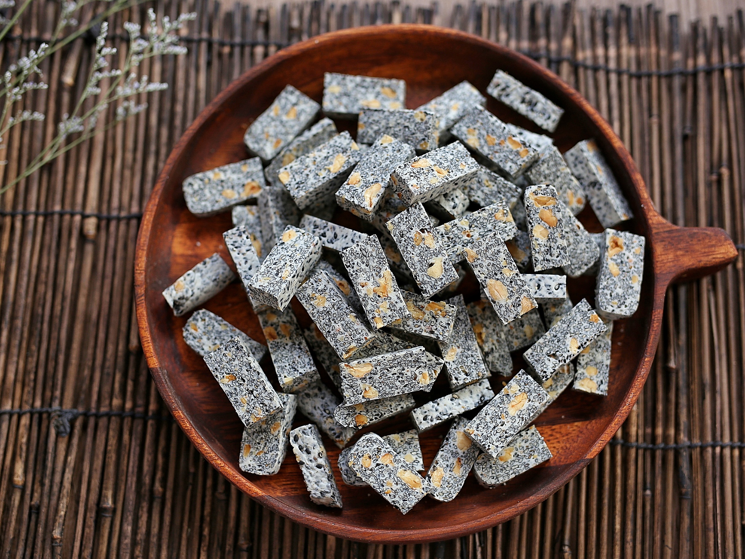 传统牛轧糖的做法最佳配方,好吃又容易做的零食牛轧糖